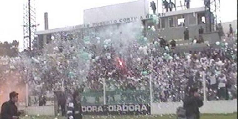 Los hinchas se pelearon luego del partido. Foto: web