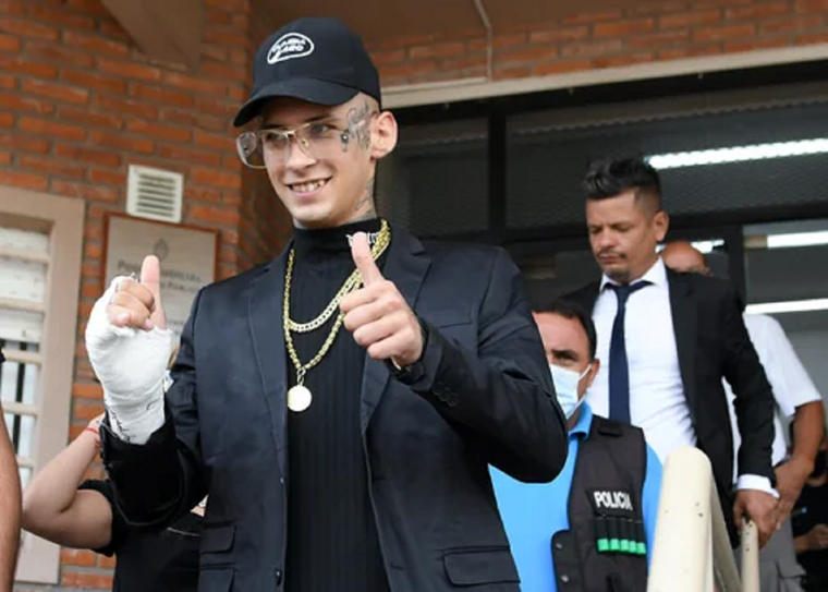 “Llevaron a la cárcel a un pibe que solo sabe defenderse con rimas”, posteó L-Gante. Foto: NA