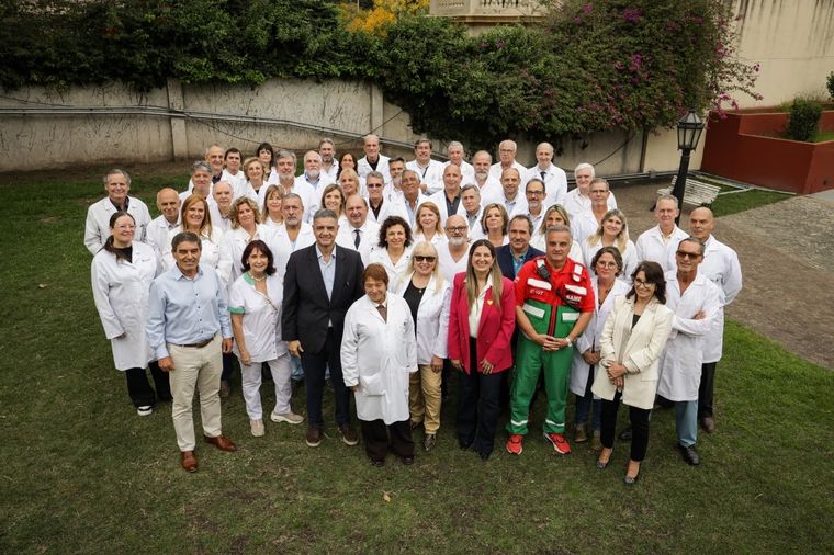 Jorge Macri junto a Alberto Crescenti y médicos porteños