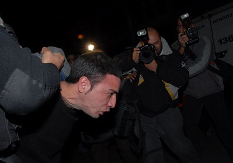 El momento en que llega Martín Villarroel, detenido en el Este. Foto: Ivana Gonzalez / MDZ