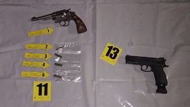 Se detuvo a una peligrosa banda en Las Heras. Aquí algunas de sus armas. Foto: Ministerio de Seguridad de Mendoza