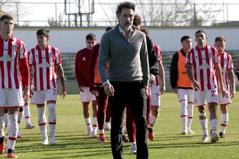 Por disposición de la Conmebol, Eduardo Domínguez dará una conferencia inédita antes de que juegue su equipo.