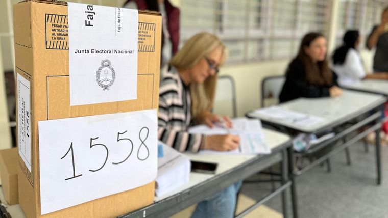 Muchos argentinos fueron detenidos cuando llegaron a la mesa de votación Foto: Felicitas Oyhenart / MDZ