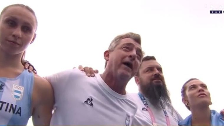 Fernando Ferrara emocionó a las Leonas con su mensaje. Foto: Captura Video