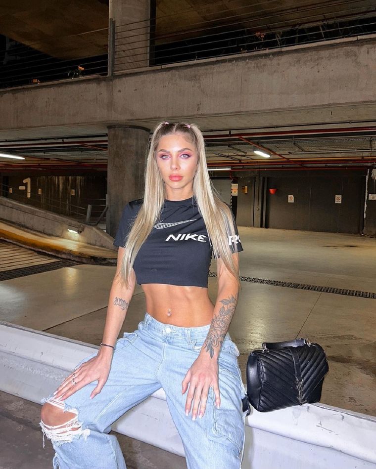 Romina Malaspina presume su cintura de avispa y se llena de piropos Romina Malaspina es influencer y DJ. Foto: Instagram @romimalaspina