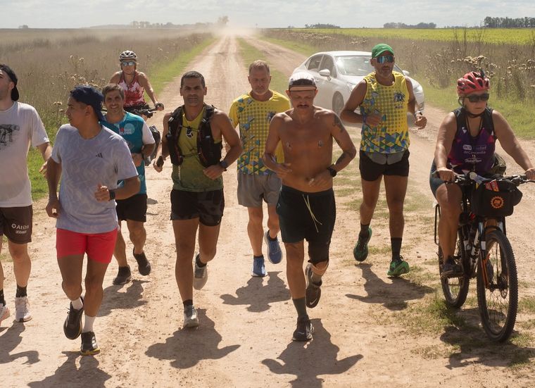Facundo Pomponio cuando unió Berazategui y Mar del Plata. Ahora quiere ir desde el Aconcagua hasta el Obelisco. Facundo Pomponio cuando unió Berazategui y Mar del Plata. Ahora quiere ir desde el Aconcagua hasta el Obelisco.