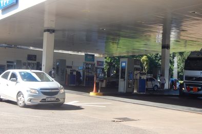 MDZol | Antes de cargar combustible los automovilistas hacen las cuentas de dónde les conviene más hacerlo Foto: Alejandro Spivak