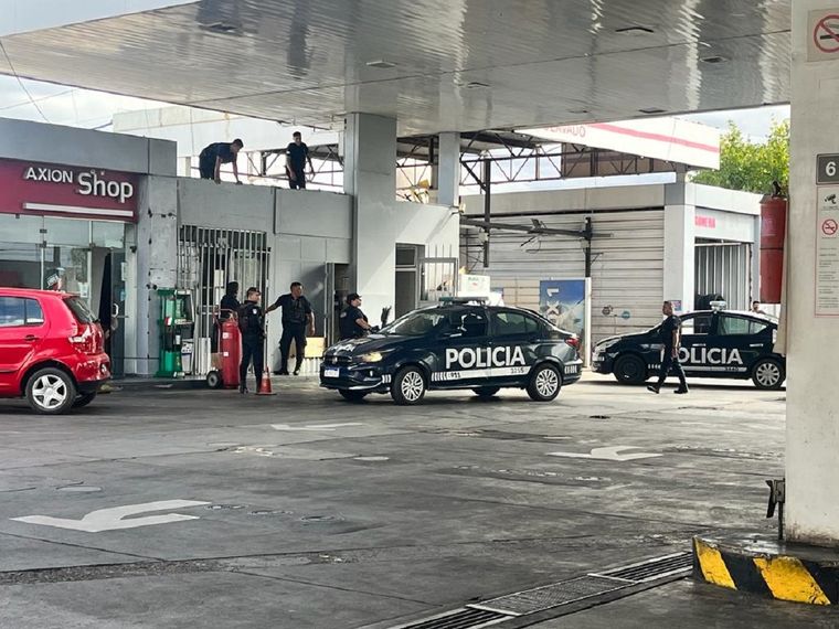 Operativo en la Axion de Godoy Cruz.