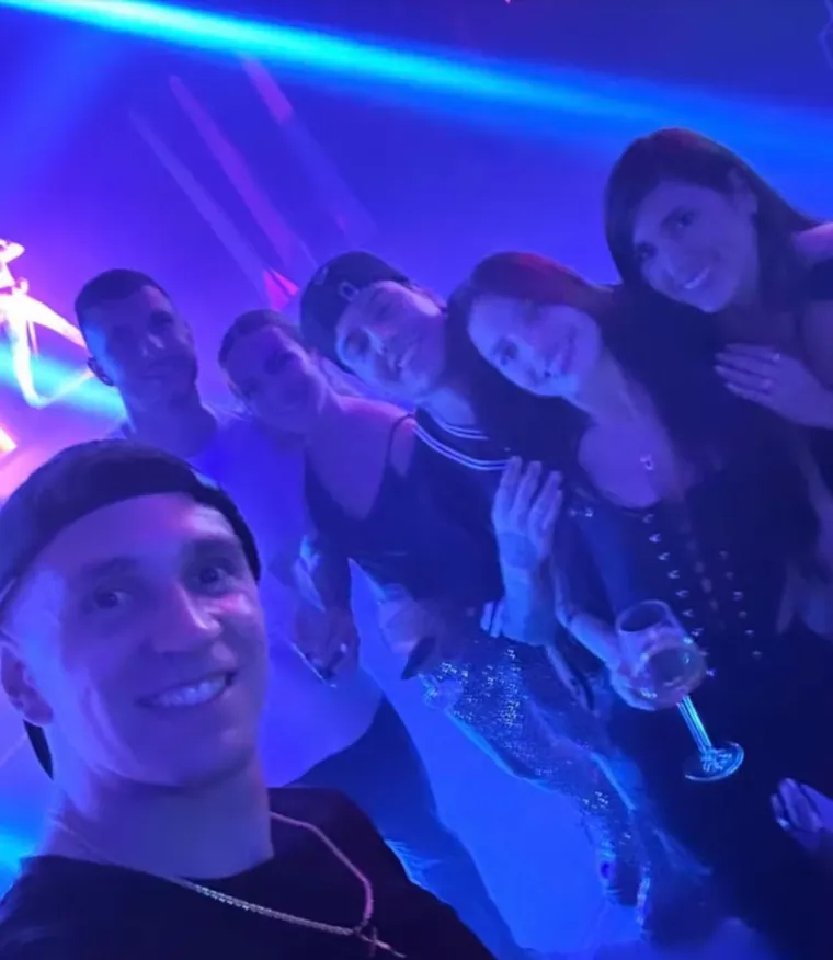 Emilia Mernes y el look que desató comentarios en el entorno de la Scaloneta. Emilia Mernes y el look que desató comentarios en el entorno de la Scaloneta.