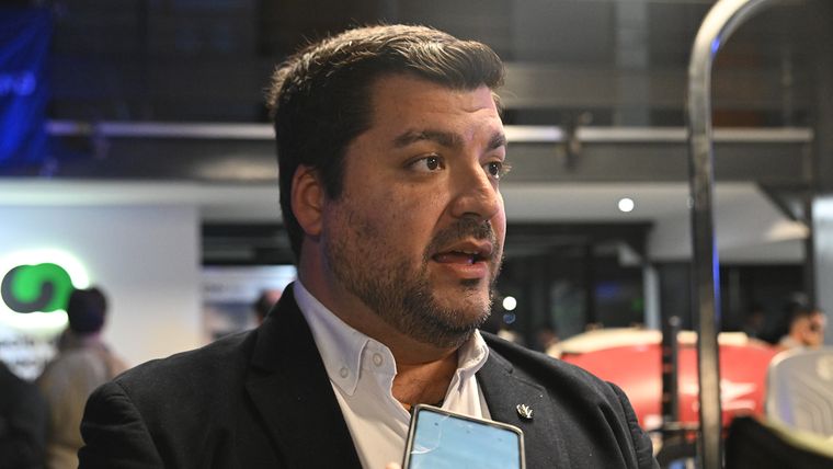 El gerente de Marketing de New Holland, Federico Arroyo dio detalles de las novedades del portfolio de la compañía. El gerente de Marketing de New Holland, Federico Arroyo dio detalles de las novedades del portfolio de la compañía.