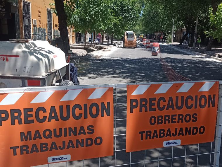 Los trabajos se desarrollan por etapas e incluyen cortes parciales y totales transitorios según el avance de obra.