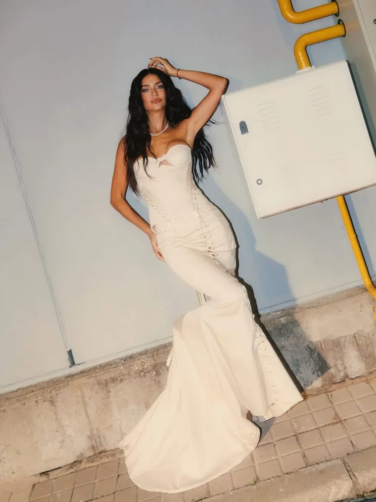 El tono grisáceo de Pantone encontró su mejor versión en un diseño sirena. El tono grisáceo de Pantone encontró su mejor versión en un diseño sirena.