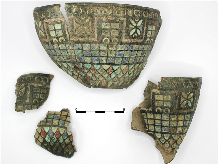 La copa romana apareció en Soria y el hallazgo reforzó la idea de que pudo haber pertenecido a un soldado hispano que sirvió en Britania. La copa romana apareció en Soria y el hallazgo reforzó la idea de que pudo haber pertenecido a un soldado hispano que sirvió en Britania.