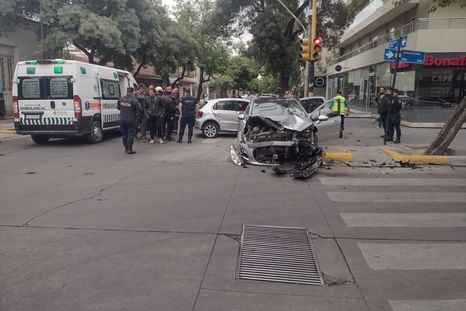 El choque ocurrió este domingo por la tarde. Foto: Federico Lagiglia/MDZ