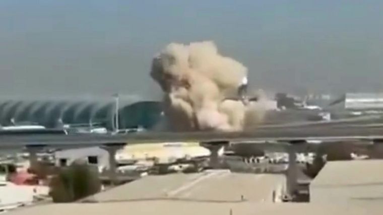 Bombardeo de Irán al Aeropuerto de Dubái mientras la terminal operaba con normalidad.