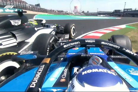 El contacto ocurrió en la FP1 del GP de Japón y los comisarios decidieron no sancionar. El contacto ocurrió en la FP1 del GP de Japón y los comisarios decidieron no sancionar.