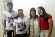 Bullrich compartió una foto con los padres de Joaquín Sperani, el cordobés de 14 años asesinado Foto: Twitter Patricia Bullrich