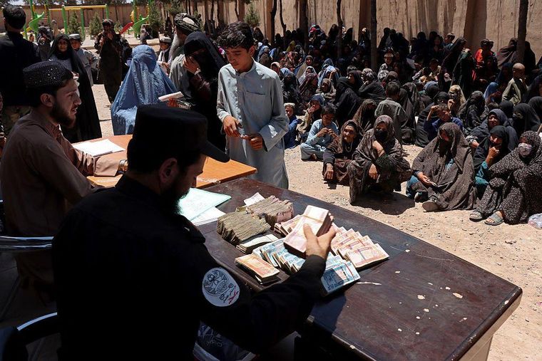 Los talibanes han vuelto a impedirle a las mujeres afganas poder trabajar y estudiar.
