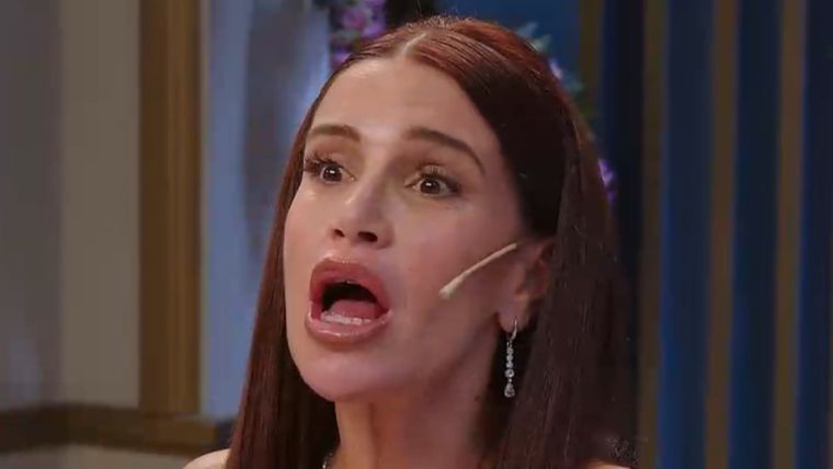 La artista confesó la insólita manera en la que va al baño mientras realiza su obra de teatro. Foto: captura de video/ El Trece. 