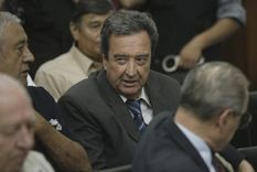 un relato falso e interesado un relato falso e interesado