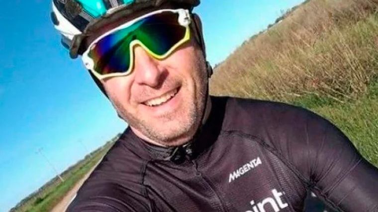 El hombre recibió un impacto de bala por la espalda