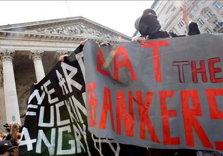 Las protestas contra el G-20 se instalaron frente al Banco de Inglaterra. Foto: EFE