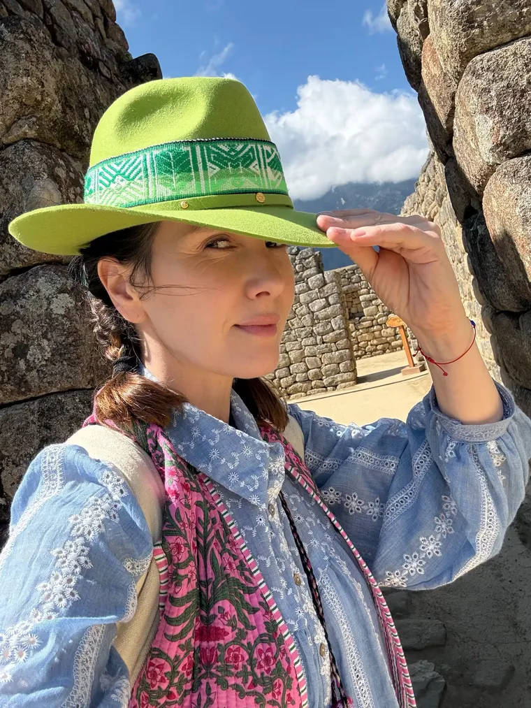 Natalia Oreiro y su look para recorrer Machu Picchu. Natalia Oreiro y su look para recorrer Machu Picchu.