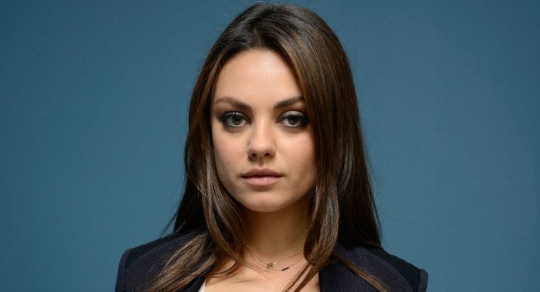 Foto: https://www.caras.com.mx/entretenimiento/mila-kunis-vida-cumpleanos-datos-actriz-ashton-kutcher-ucrania/