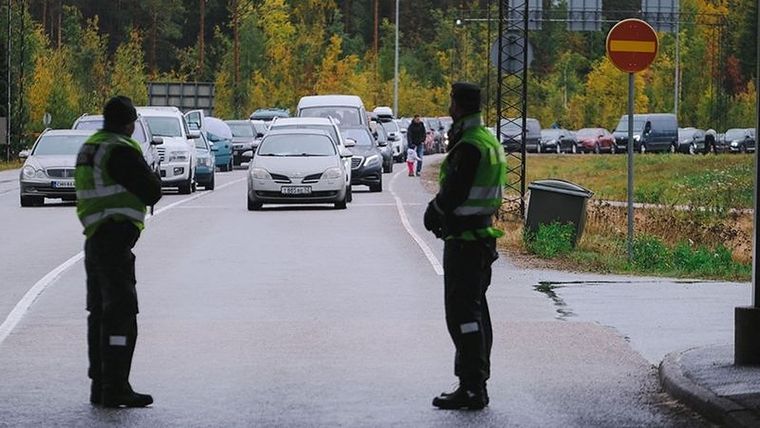 Cuando surgió un video falso sobre la cantidad de rusos cruzando la frontera a Finlandia, en septiembre, la Guardia Fronteriza finlandesa rápidamente advirtió que era apócrifo. Foto: GETTY IMAGES