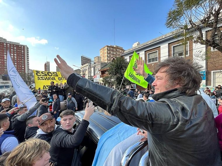 Javier Milei retomó su campaña electoral junto a un conocido artista Foto: Prensa de Javier Milei
