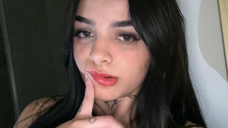 Karely Ruiz posa en el asiento delantero del auto y enciende la temperatura Karely Ruiz es una reconocida influencer y modelo mexicana. Foto: Instagram @karelyruiz