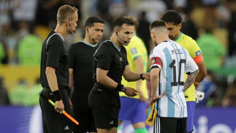 Piero Maza, el árbitro designado para el partido de vuelta entre Boca y Alianza Lima. Foto: EFE