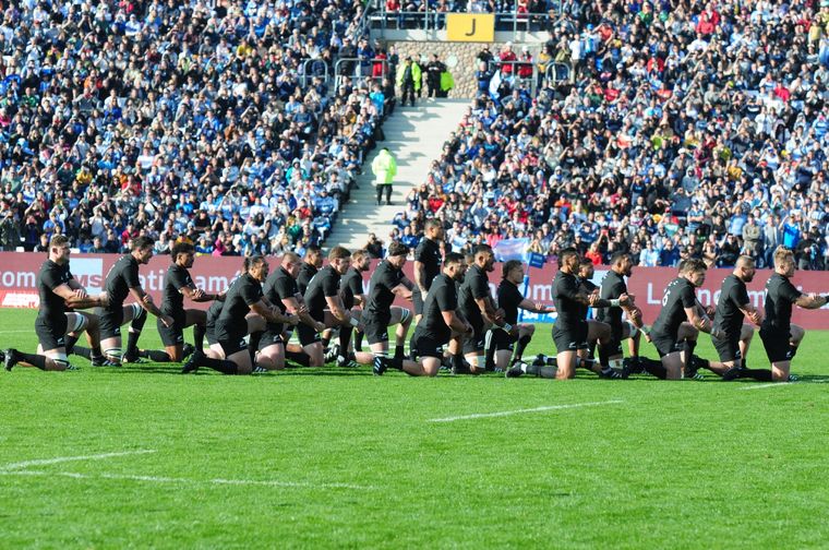 Silencio y respeto en el Malvinas Foto: ALF PONCE MERCADO / MDZ