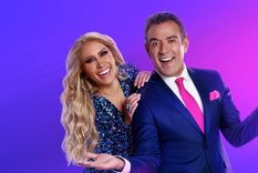 Héctor Sandarti y Jimena Gállego conducen el exitoso reality La Casa de los Famosos 3.