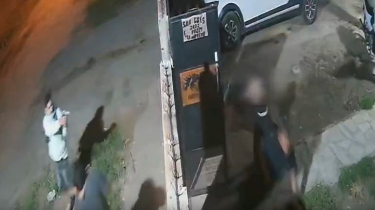 El asesinato de Maximiliano Jonathan Requejo Pozzi quedó grabado en video por las cámaras de seguridad.