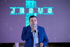 Los votos de Dios: los vínculos de la política mendocina y las Iglesias. En la foto, el intendente Francisco LoPresti, de Las Heras.&nbsp;