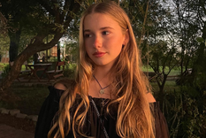 Cuero, rojo pasión y mucha personalidad. Foto: INSTAGRAM @tainagravier