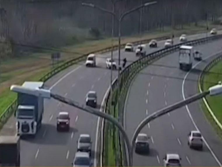 El incidente se produjo en el Camino del Buen Ayre, a la altura de Ituzaingó Foto: Captura de video