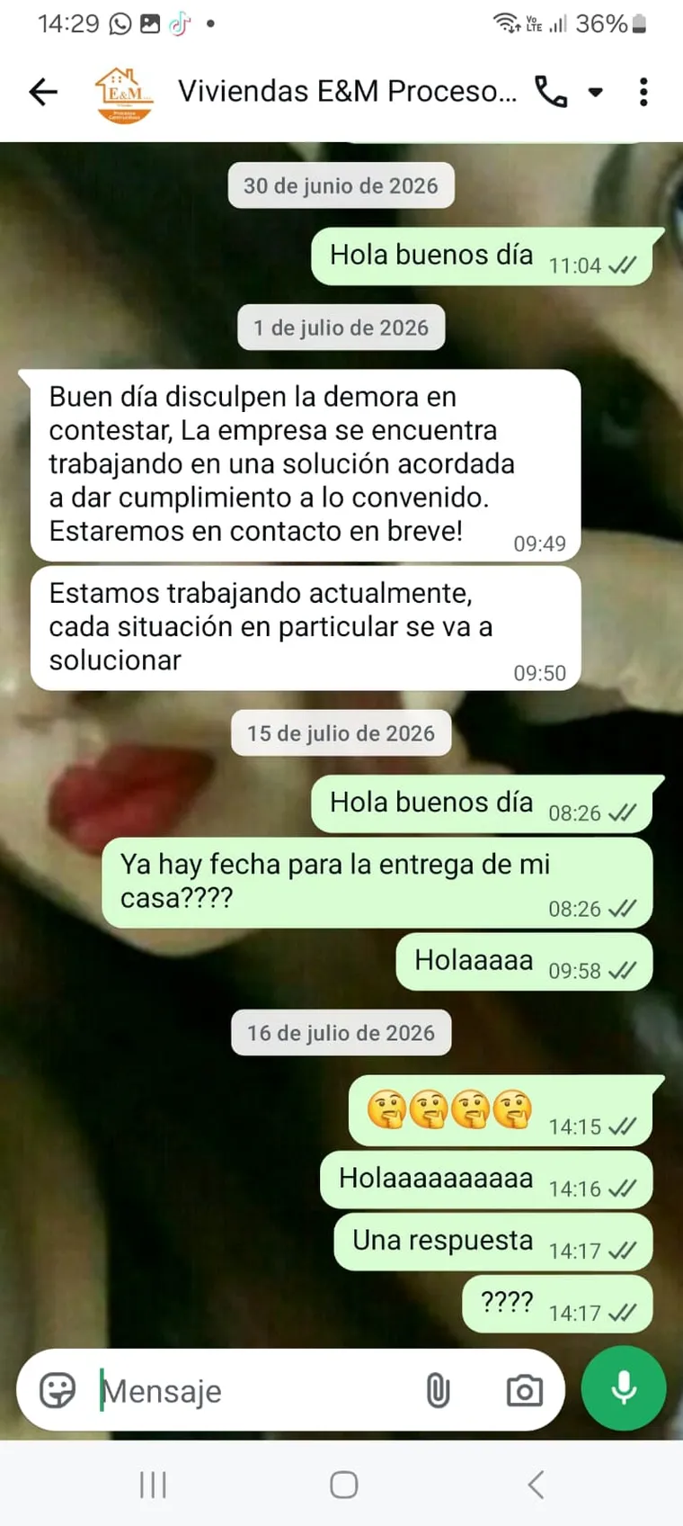 Otros de los puntos que denuncian los damnificados, es que la empresa no cumple con los plazos de entrega acordados en los contratos.