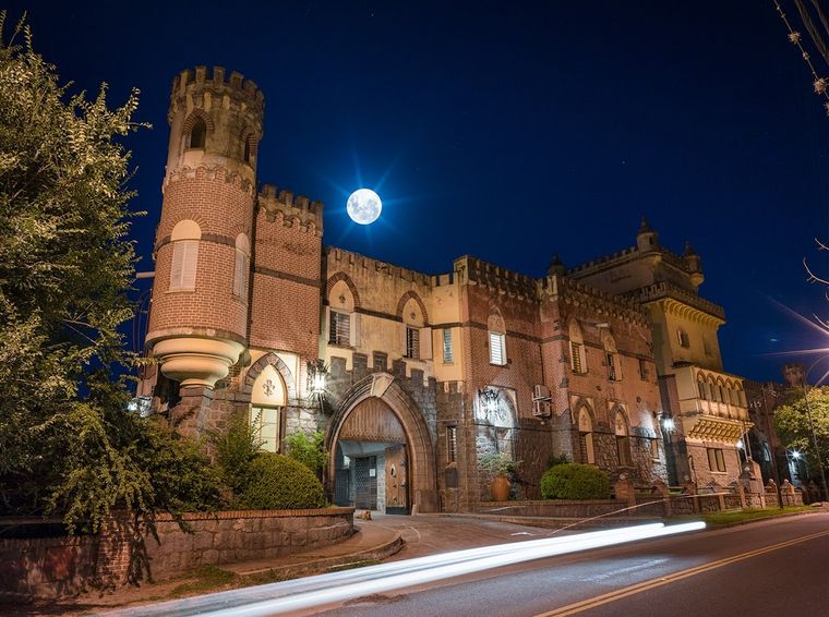 Una familia  en el 2002 decidió comprar las ruinas de un castillo del siglo XIX