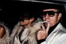 esta es la nueva serie de netflix que enloquece a los amantes de la moda