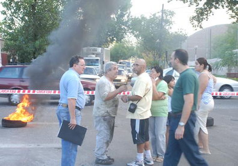 El piquete de los indignados vecinos de la zona. Foto: Carlos Villazón-MDZ