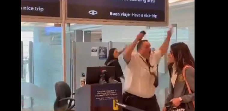 Los goles de Argentina desataron la locura, ¡hasta en un aeropuerto! Foto: Captura de video