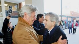 El ministro de Economía, Luis Caputo, junto al titular de la Sociedad Rural Argentina, Nicolás Pino.
