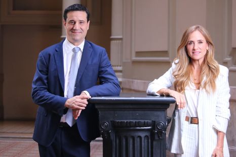 El senador radical Maximiliano Abad y la diputada de Unión por la Patria Victoria Tolosa Paz fueron elegidos como los mejores legisladores de 2025. El senador radical Maximiliano Abad y la diputada de Unión por la Patria Victoria Tolosa Paz fueron elegidos como los mejores legisladores de 2025.