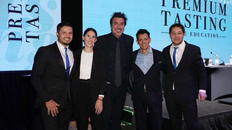 Rodrigo Kohn, Andy Donadío, Joe Fernández, Ale Iglesias y Nico Aleman. Rodrigo Kohn, Andy Donadío, Joe Fernández, Ale Iglesias y Nico Aleman.