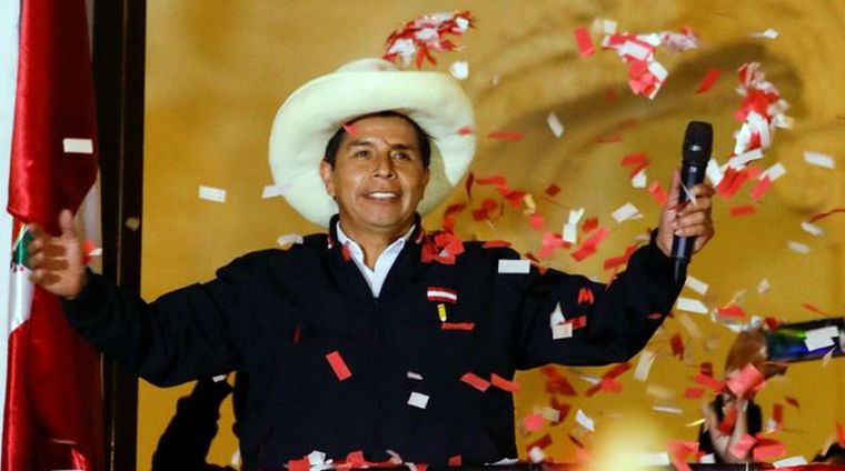 Castillo festeja, pero aún no se cierra el proceso electoral. Foto: Elpais.