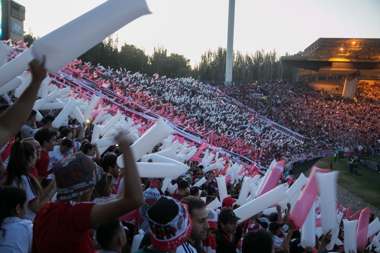Los hinchas de River agotaron las populares Foto: Prensa Gobierno Mendoza