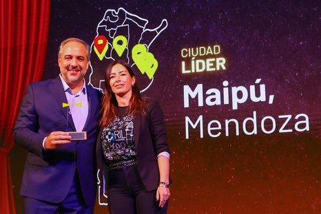 Matías Stevanato recibió la certificación durante un encuentro nacional de intendentes. Matías Stevanato recibió la certificación durante un encuentro nacional de intendentes.