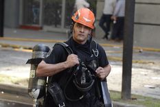 Un incendio ocurrió en el edificio aledaño a la Secretaría de Trabajo, en el barrio porteño de Retiro. Foto: Juan Mateo Aberastain/ MDZ Un incendio ocurrió en el edificio aledaño a la Secretaría de Trabajo, en el barrio porteño de Retiro. Foto: Juan Mateo Aberastain/ MDZ